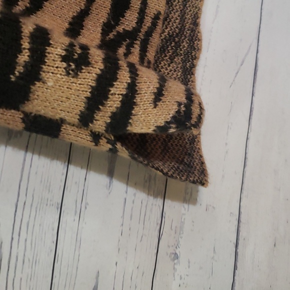 DKNY sweater - Picture 6 of 7